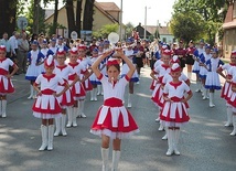 	Niżańskie mażoretki były ozdobą gminnego święta.