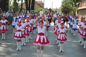 	Niżańskie mażoretki były ozdobą gminnego święta.