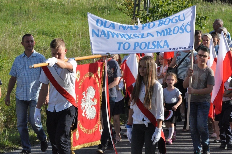 W nabożeństwie uczestniczy co roku kilkaset osób.