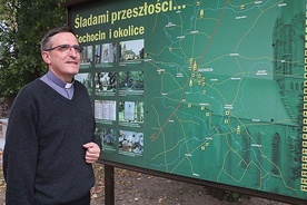– Z tą mapą można trafić do ciekawych i ważnych miejsc nad Wkrą w okolicach Płońska – zachęca ks. Czesław Stolarczyk.