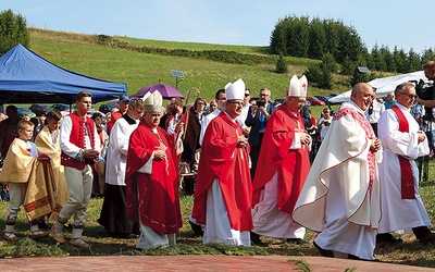 Biskupi Piotr Greger, Martin David z Czech i Tomáš Galis ze Słowacji koncelebrowali międzynarodową Mszę św. w Jaworzynce.