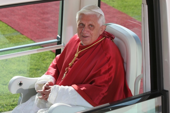 Benedykt XVI: Niebezpieczeństwo teologii bez Boga