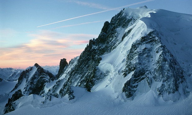 Ksiądz alpinista: Chodzenie po górach to trochę życie w pigułce