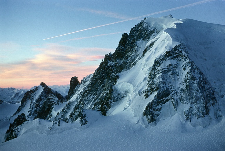 Ksiądz alpinista: Chodzenie po górach to trochę życie w pigułce