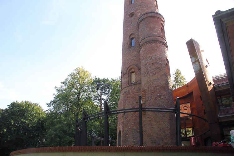 Budynek Centrum Turystyczno-Pielgrzymkowego na Górze Chełmskiej