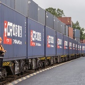 Pierwszy pociąg China Railway Express dotarł do Warszawy pod koniec czerwca 2016 r. Przywiózł części samochodowe oraz elektronikę z Chin.