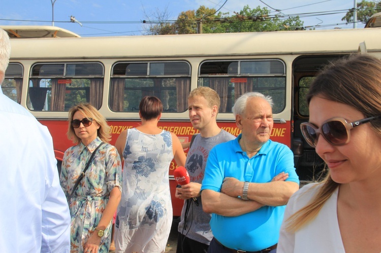 Śladami Sierpnia '80 w zabytkowym "ogórku" 