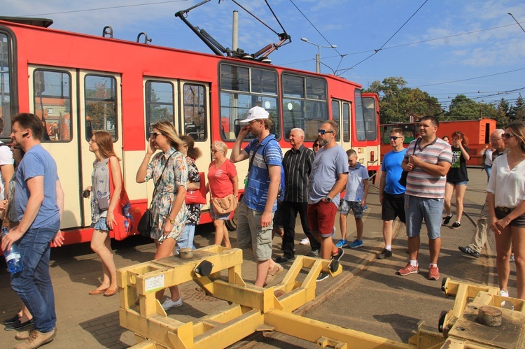 Śladami Sierpnia '80 w zabytkowym "ogórku" 