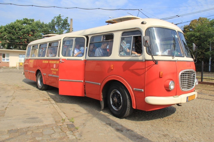 Śladami Sierpnia '80 w zabytkowym "ogórku" 