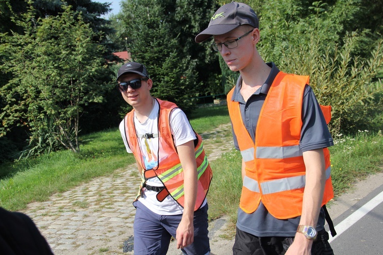 Klerycy idą pieszo na Jasną Górę - dzień 1