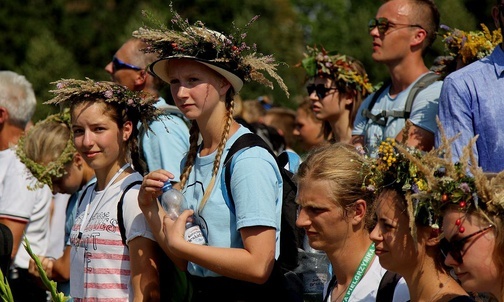 Utrudzeni, ale bardzo szczęśliwi pielgrzymi z Żywca na Jasnej Górze.