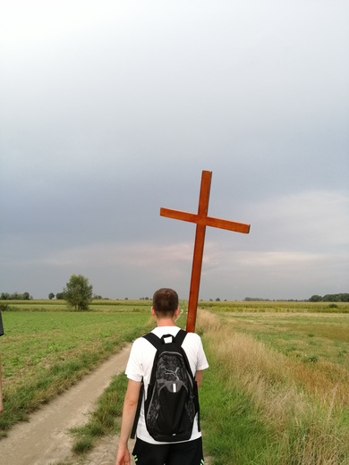 Klerycy idą pieszo na Jasną Górę - dzień 1 - cz. 2