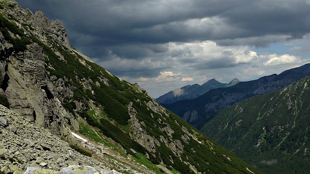 Tatry: Trzy osoby rażone piorunem na szlaku z Hali Gąsiennicowej do Kuźnic