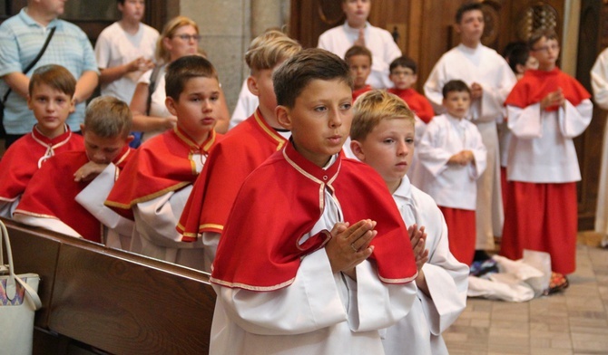 Setki ministrantów w katowickiej katedrze