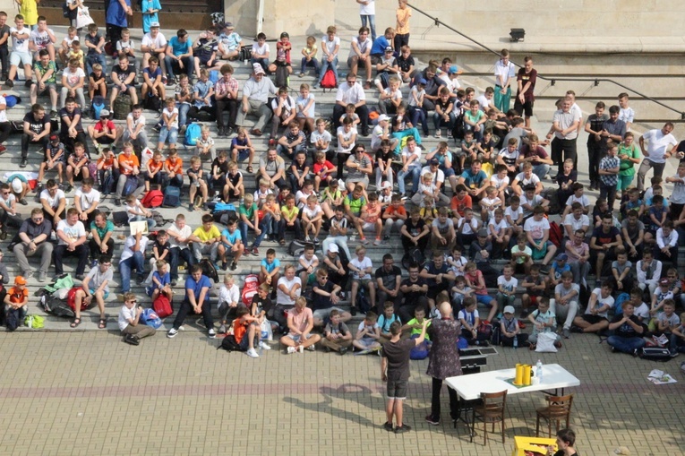Pielgrzymka ministrantów do katedry w Katowicach