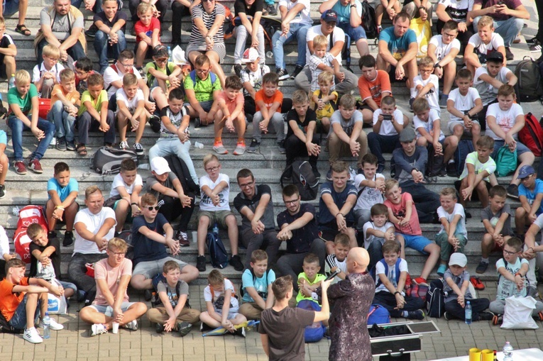 Pielgrzymka ministrantów do katedry w Katowicach