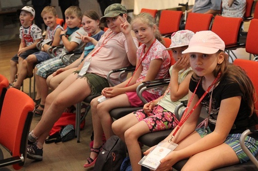 "Tornister pełen uśmiechów" - Fundacja Jastrzębskiej Spółki Węglowej dla Caritas