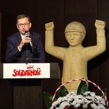 Krzyże Wolności i Solidarności w Sali BHP
