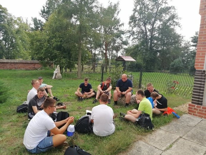 Klerycy idą pieszo na Jasną Górę - dzień 2