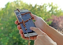Smartfon na pieszej pielgrzymce - jak, gdzie, ile i kiedy?