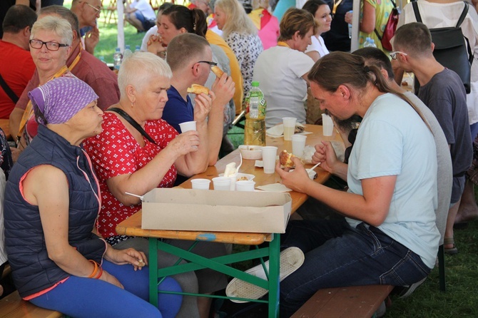 10. Pielgrzymka chorych, niepełnosprawnych i ich opiekunów do Henrykowa