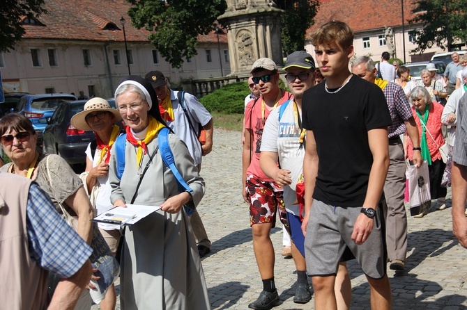 10. Pielgrzymka chorych, niepełnosprawnych i ich opiekunów do Henrykowa