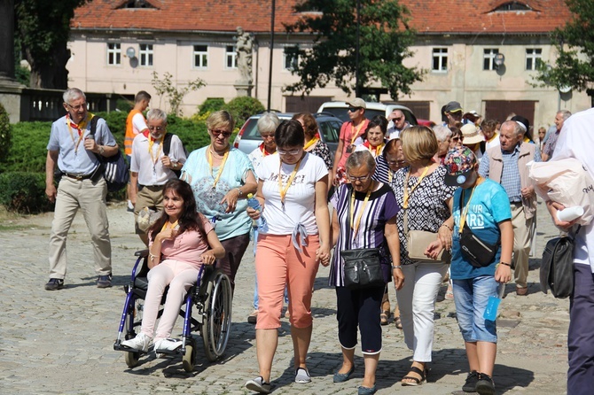 10. Pielgrzymka chorych, niepełnosprawnych i ich opiekunów do Henrykowa