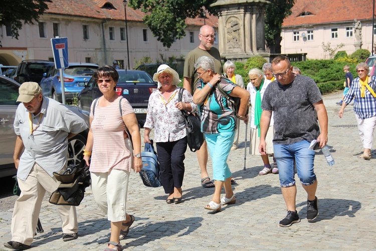 10. Pielgrzymka chorych, niepełnosprawnych i ich opiekunów do Henrykowa