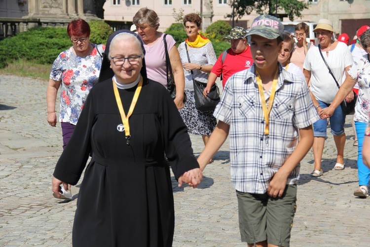 10. Pielgrzymka chorych, niepełnosprawnych i ich opiekunów do Henrykowa