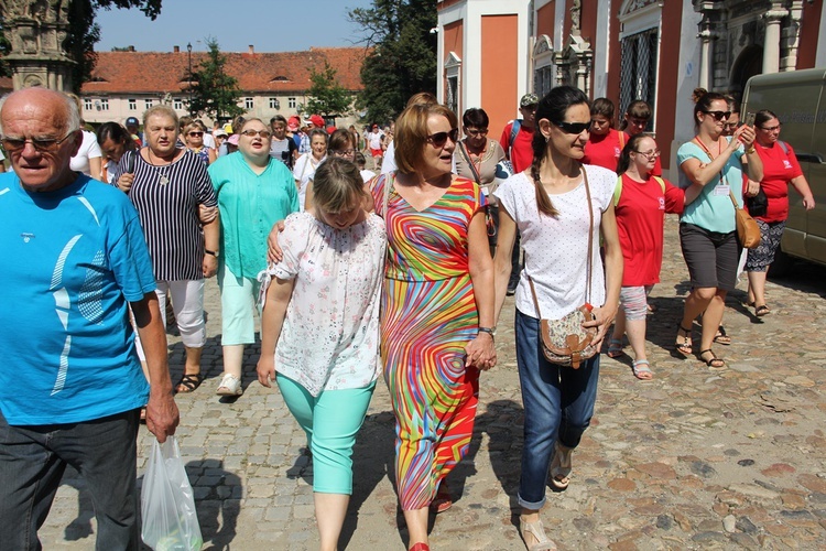 10. Pielgrzymka chorych, niepełnosprawnych i ich opiekunów do Henrykowa