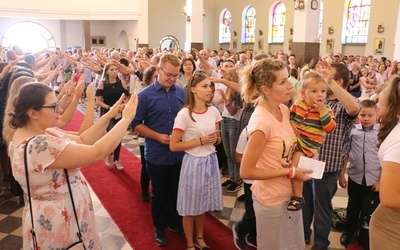 Przed Mszą św. członkowie Ruchu Światło–Życie podjęli Krucjatę Wyzwolenia Człowieka.