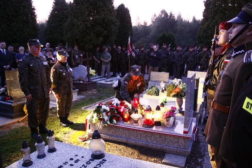 Apel Pamięci nad grobami westerplatczyków w Gliwicach