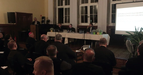 Diecezja szkoli księży
