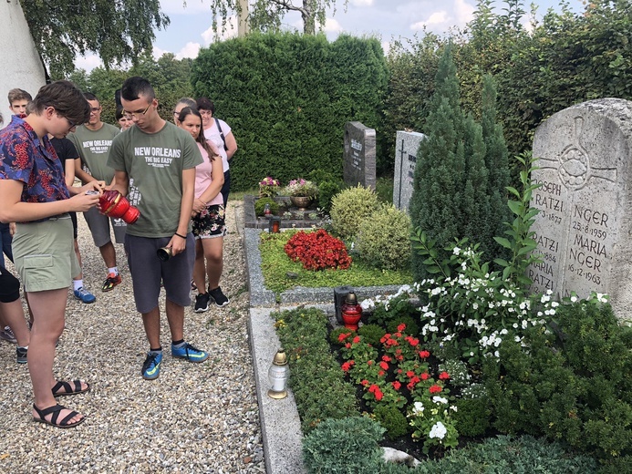 Pielgrzymka stypendystów Funduszu im. bł. ks. Szramka do Dachau