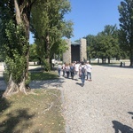 Pielgrzymka stypendystów Funduszu im. bł. ks. Szramka do Dachau