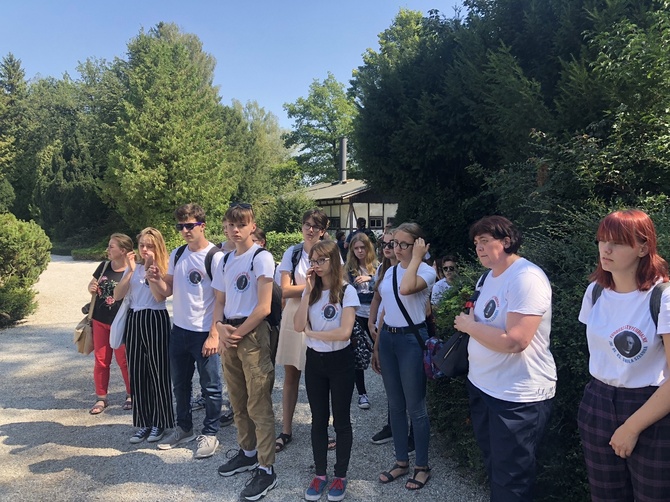 Pielgrzymka stypendystów Funduszu im. bł. ks. Szramka do Dachau