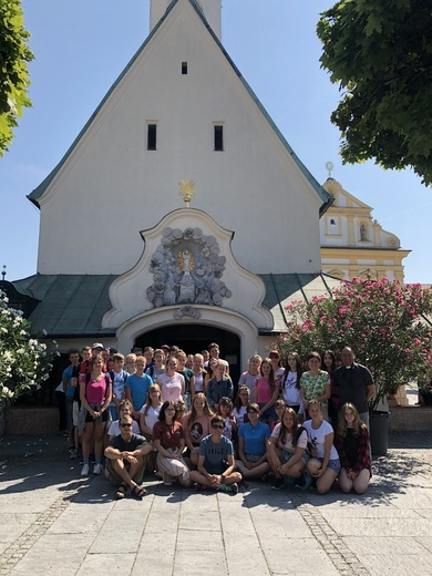 Pielgrzymka stypendystów Funduszu im. bł. ks. Szramka do Dachau