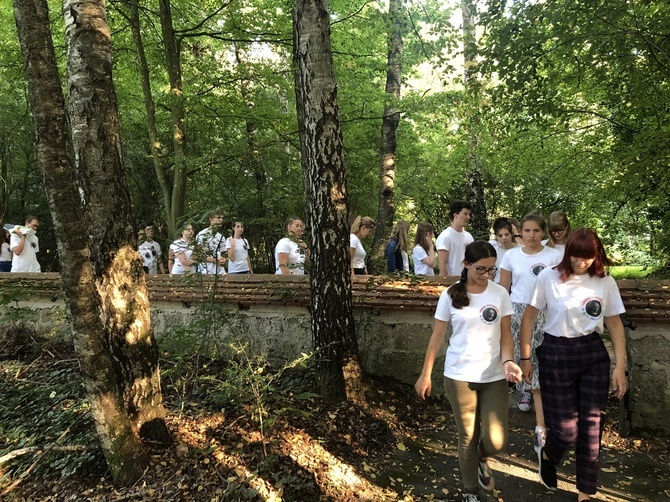 Pielgrzymka stypendystów Funduszu im. bł. ks. Szramka do Dachau