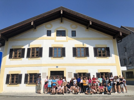 Pielgrzymka stypendystów Funduszu im. bł. ks. Szramka do Dachau