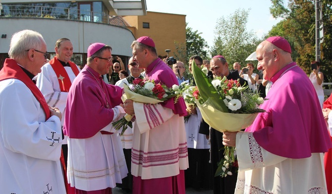 Spotkanie biskupów na moście granicznym na Olzie.