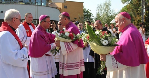 Spotkanie biskupów na moście granicznym na Olzie.