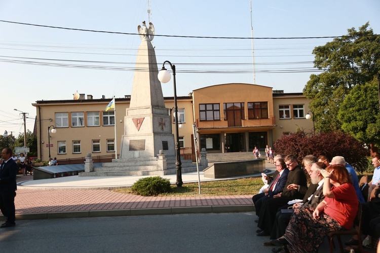 Obchody w Borzęcinie Górnym