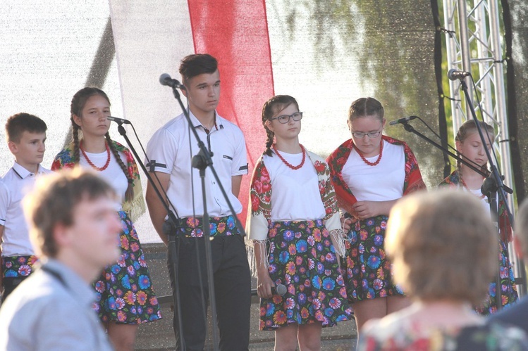 Obchody w Borzęcinie Górnym