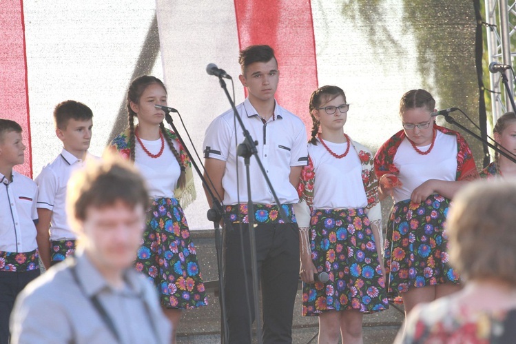 Obchody w Borzęcinie Górnym