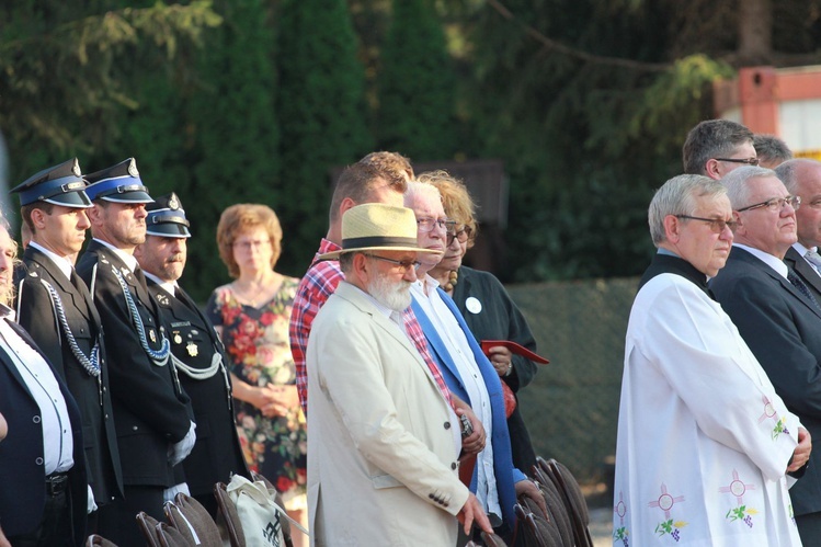 Obchody w Borzęcinie Górnym