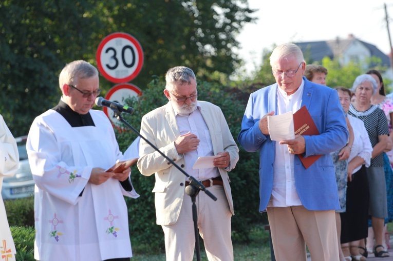 Obchody w Borzęcinie Górnym