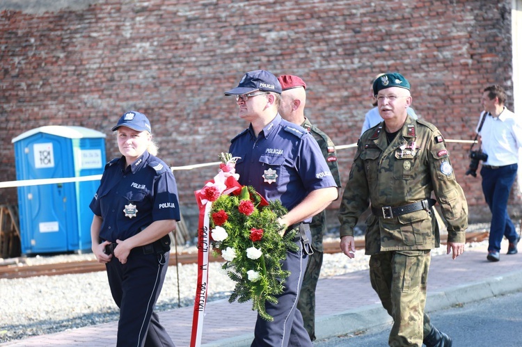 Obchody w Borzęcinie Górnym