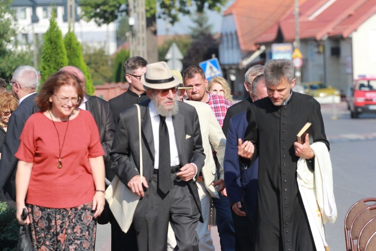 Obchody w Borzęcinie Górnym