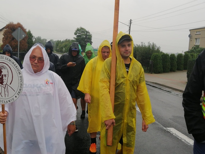 Klerycy idą pieszo na Jasną Górę - dzień 5