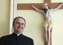 Ks. Mirosław Skałban poleca parafian miłosierdziu Bożemu.